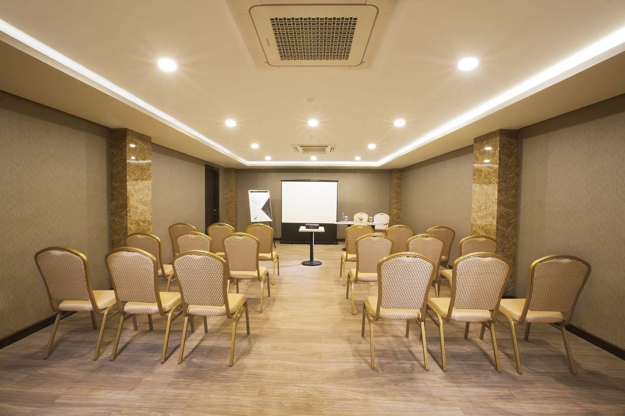 Verse Lite Gajah Mada Hotel
